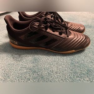 Men’s indoor soccer shoes